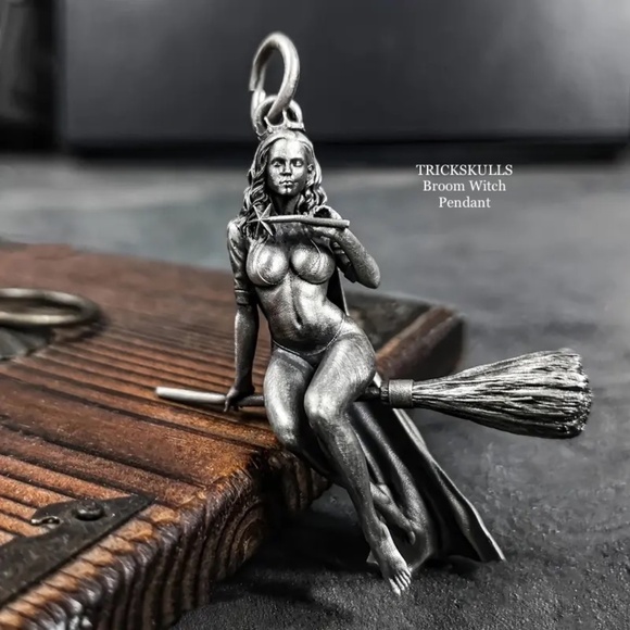 Witch on a Broom Magic Wand Sexy Wiccan Crown Princess + 60 cm Oval Link Chain - Picture 2 of 6